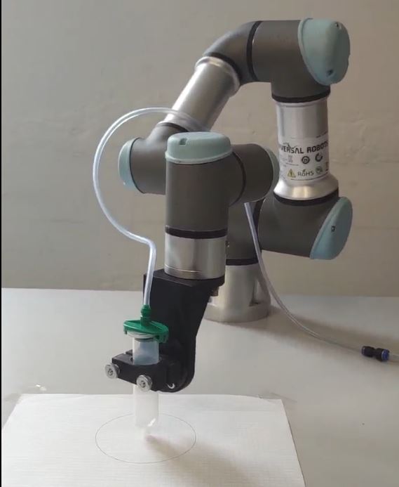 UR3 robot dispensing image